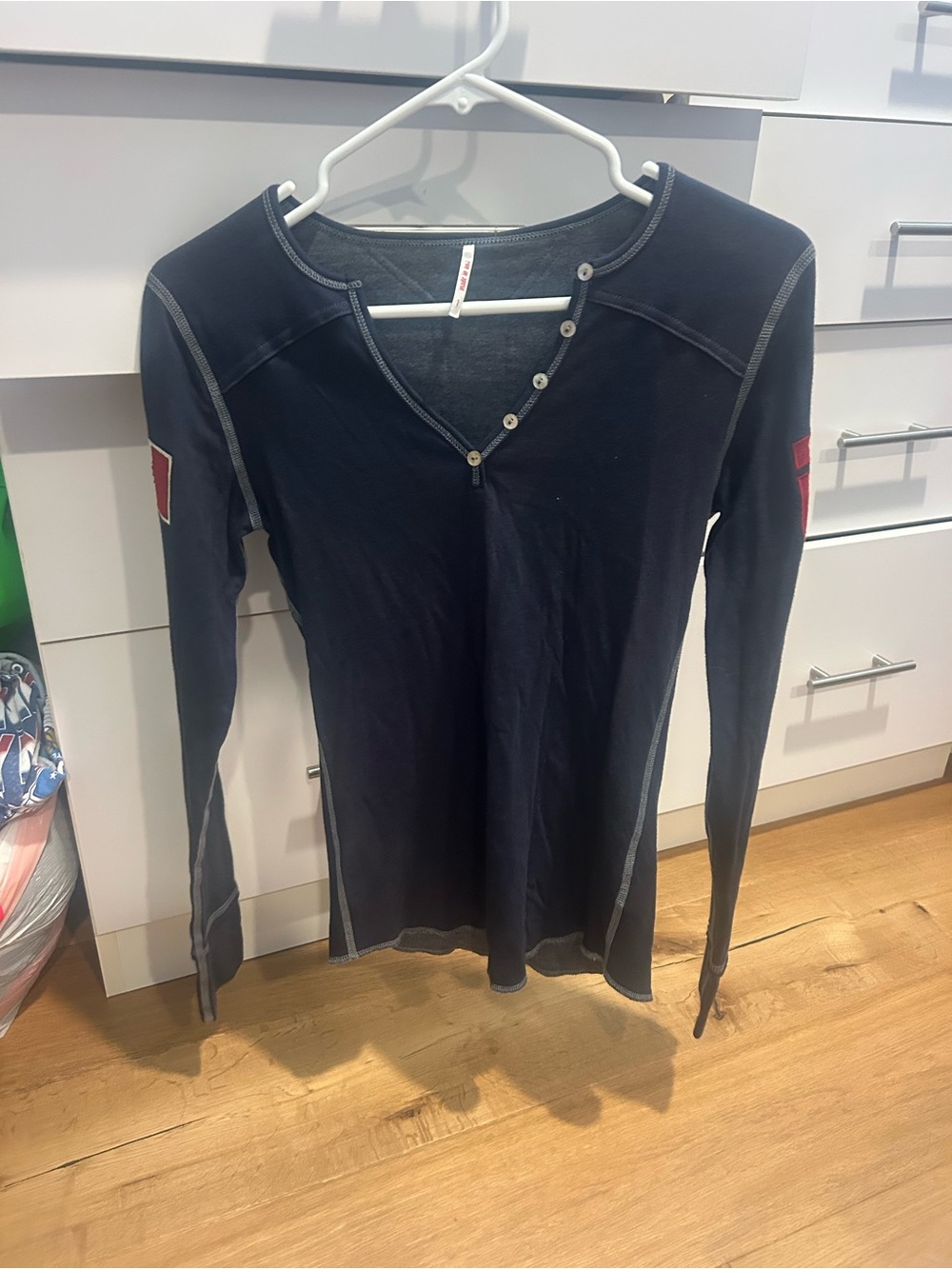 Alp-N-Rock Navy Long-Sleeve Thermal Henley Top in fair condition NWT